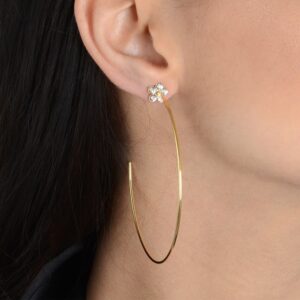 Brinco Dourado Grande de Argola com Detalhe de Flor