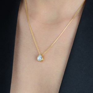 Colar Dourado com Pingente de Gota em Zircônia